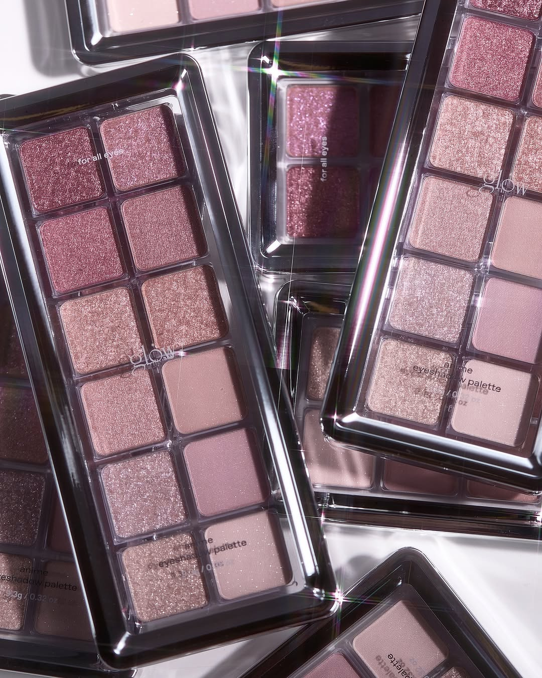 glow anime eyeshadow palette (full moon)