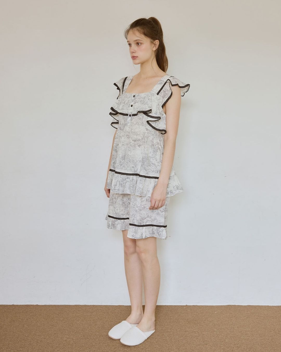 [PREORDER] Lunaluz Closet Rayon Cotton Square Neck Sleeveless Pajama Set (Dispatch Date: 17-21 Aug)