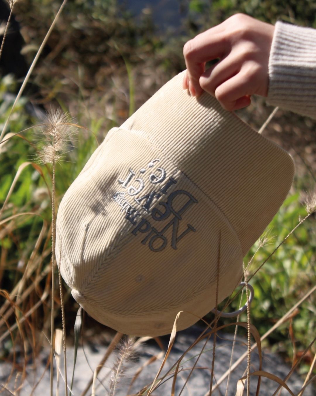 [PREORDER] ONGO Corduroy Flower Knot Cap (Dispatch Date: 17-21 Aug)